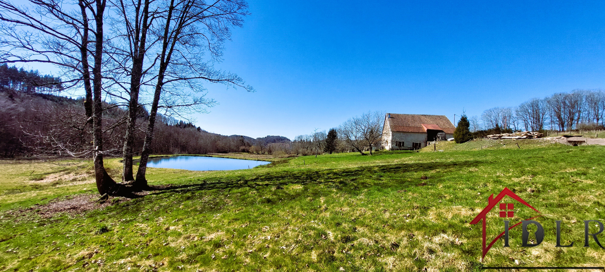 Ancienne ferme à renover avec étang,3 hectares de terrain